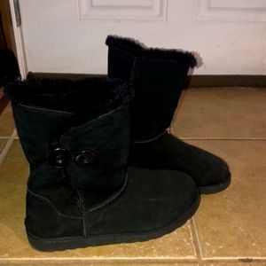 Extremely comfortable black fuzzy winter boots